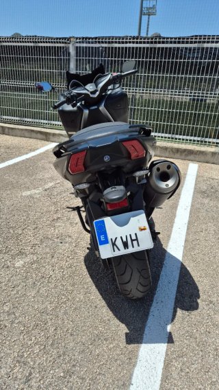 Yamaha TMAX Maxi Scooter Negra/Gris