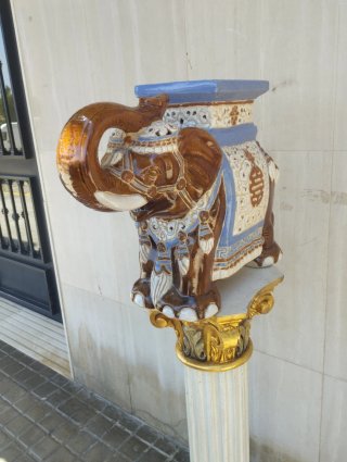 Elefante de Cerámica Oriental Esmaltada Decorativa