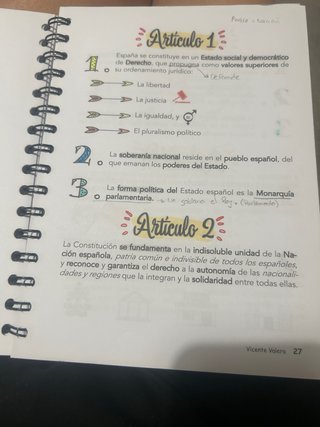 La Consti versión Martina Constitución Española...