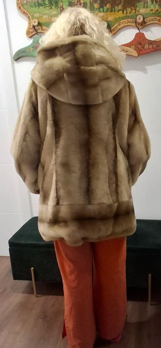 Chaquetón de pelo con capucha desmontable mujer