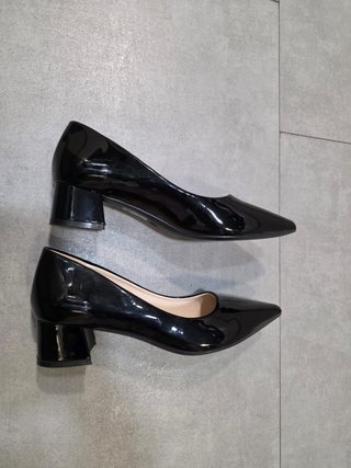 Zapatos de tacón bajo grueso acharolados Talla 38