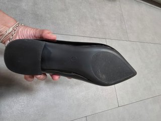 Zapatos de tacón bajo grueso acharolados Talla 38