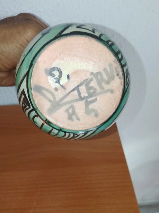 Jarrón de cerámica decorado