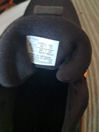 Zapatillas Asics Negras y Naranjas