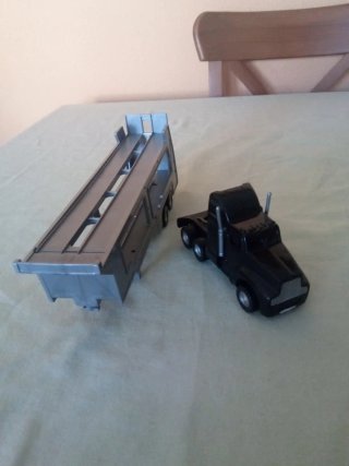Camión transportador de coches.