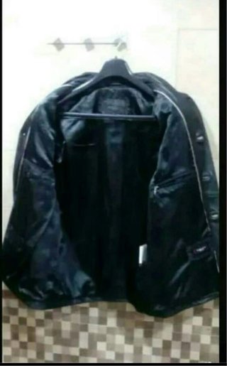 Chaqueta de cuero negra