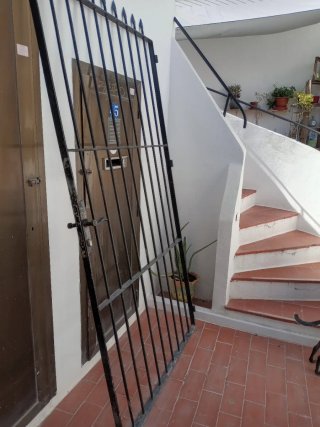 Puerta exterior de hierro