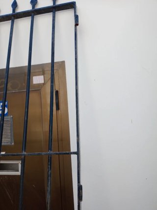 Puerta exterior de hierro