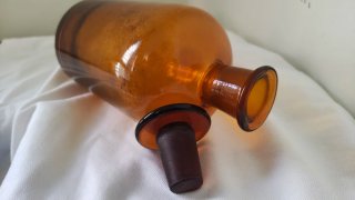 Botella antigua de laboratorio