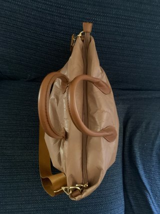Bolso de hombro beige y marrón