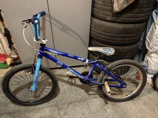 Bicicleta BMX azul