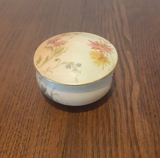 Cajita Royal Worcester porcelana floral, 1915