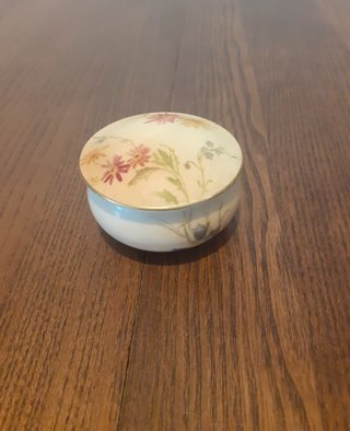 Cajita Royal Worcester porcelana floral, 1915