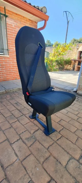 Asiento individual para transporte de pasajeros