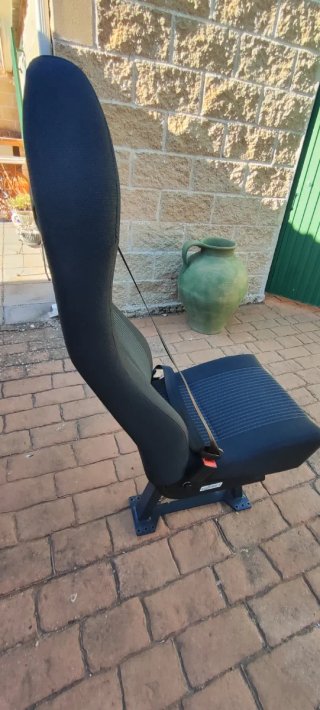 Asiento individual para transporte de pasajeros