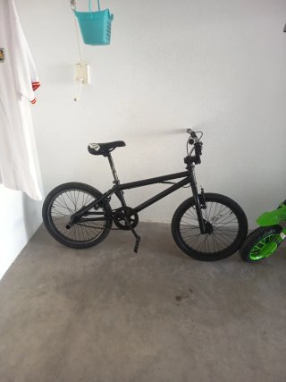 Bicicleta BMX Negra