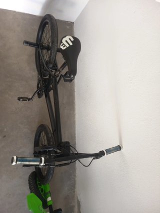 Bicicleta BMX Negra