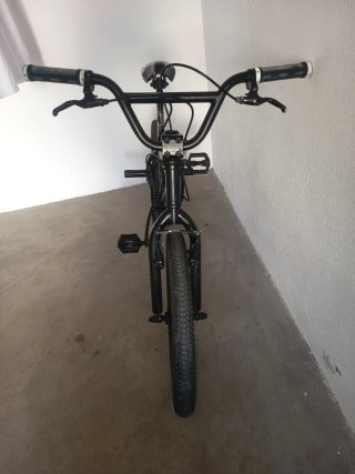 Bicicleta BMX Negra