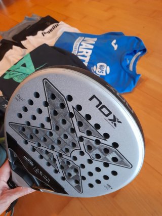 Lote Padel Nox AT10 Luxury 2024 + Accesorios