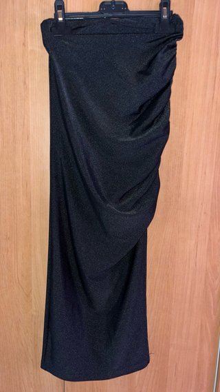 Falda satinada drapeada negra