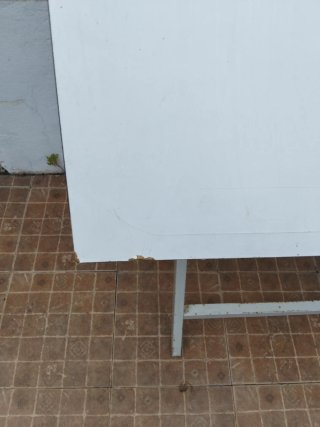Mesa de dibujo blanca regulable