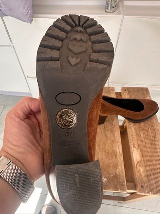 Zapatos de tacón marrones de ante