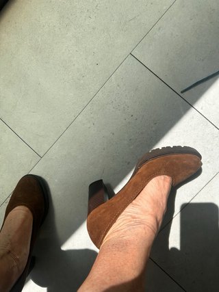 Zapatos de tacón marrones de ante