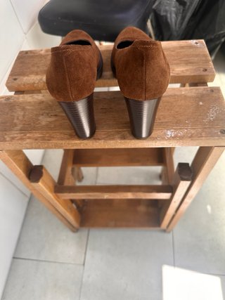 Zapatos de tacón marrones de ante