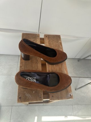Zapatos de tacón marrones de ante