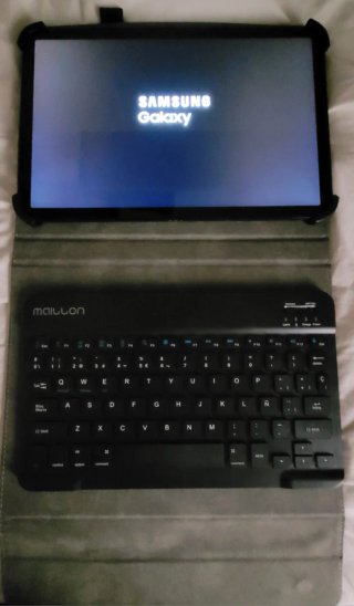 Tablet GALAXY TAB A9+   con teclado y funda