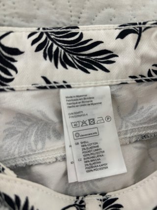 Shorts H&M estampado hojas Talla 38