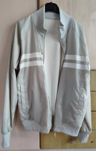 Cazadora reversible en gris claro y blanco roto
