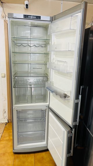 Nevera Electrolux plateada