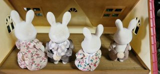 Familia Conejos Leche Sylvanian Families