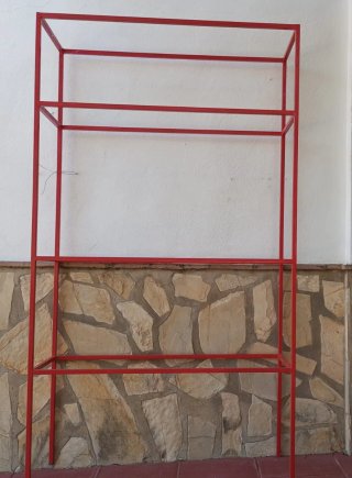 Estantería de hierro roja