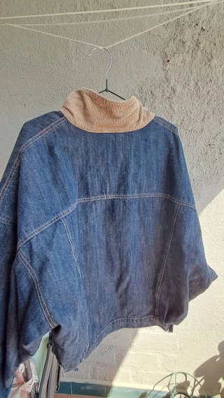 Chaqueta vaquera con cuello de pana