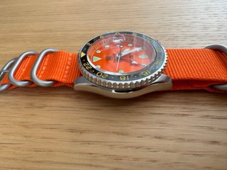 Steeldive SD1994 GMT NH34 Naranja