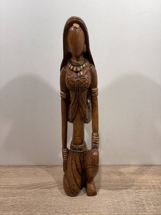 DONCELLA INDU MADERA TALLADA