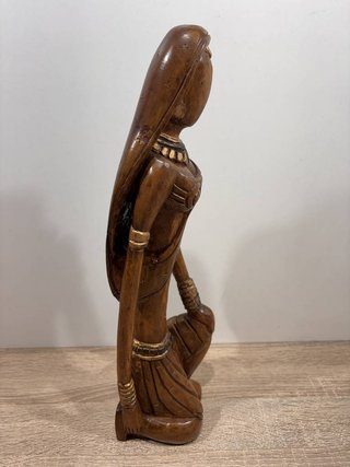 DONCELLA INDU MADERA TALLADA