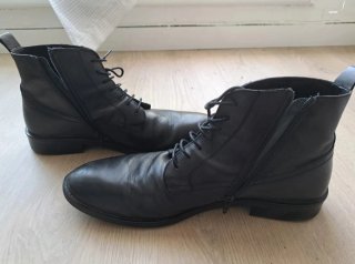 Botas negras de cuero auténtico