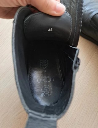 Botas negras de cuero auténtico