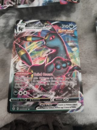 Carta Pokémon Umbreon VMAX 2021 111€ y más cartas