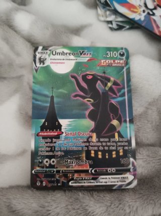 Carta Pokémon Umbreon VMAX 2021 111€ y más cartas