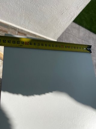 Zapatero gris y blanco