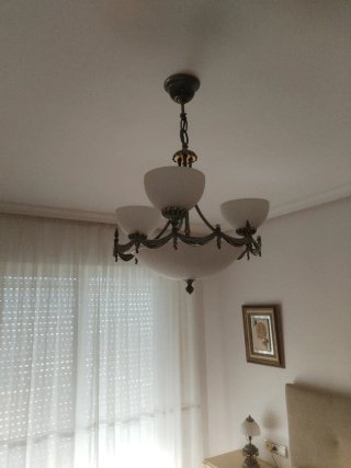 Lámpara de forja dorada y cristal