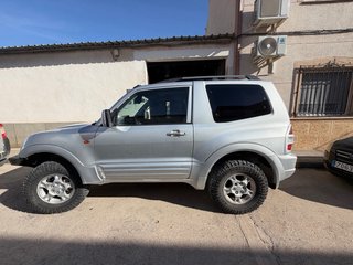 Mitsubishi Montero 2000