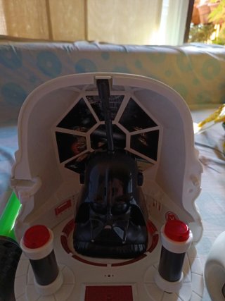 Espada de luz verde y casco Stormtrooper