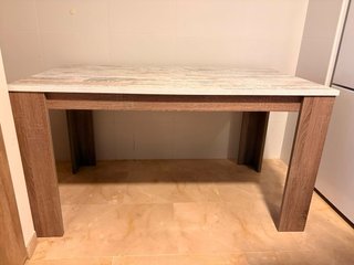 Mesa de salón madera y piedra