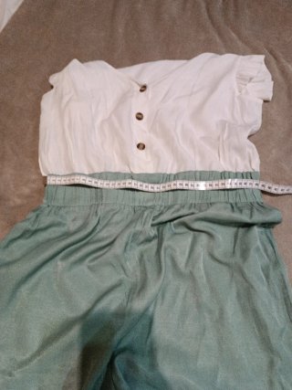 Mono blanco y verde sin mangas
