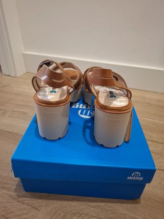 Sandalias Mustang Marrón Talla 38